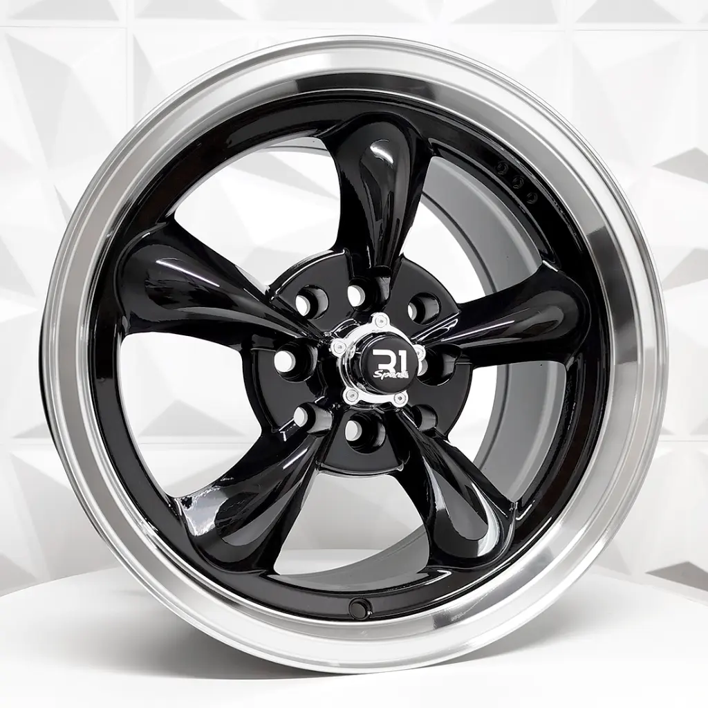 826 B Gloss ML 01.webp